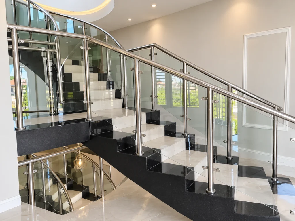 03-metal-supported-glass-balustrades
